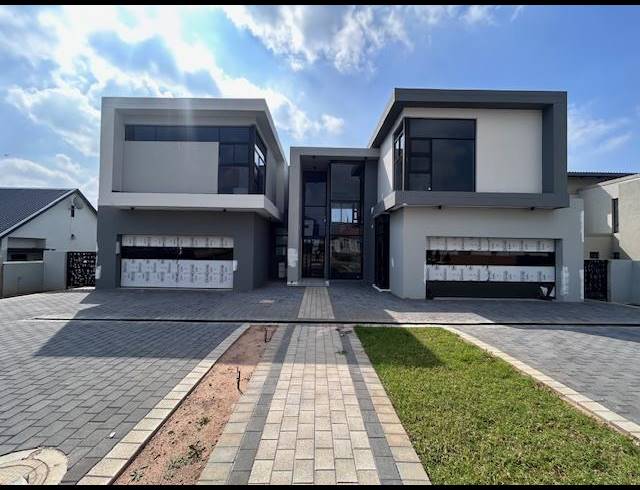 5 BEDROOM HOUSE FOR SALE IN SIX FOUNTAINS RESIDENTIAL ESTATE